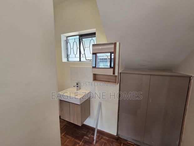 4bdrm Apartment in Rhapta Road for rent