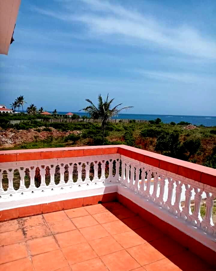 4BR All-Ensuite Townhouse Near Pirates Beach - Nyali