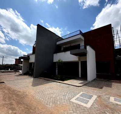 4BR Townhouse with Garden