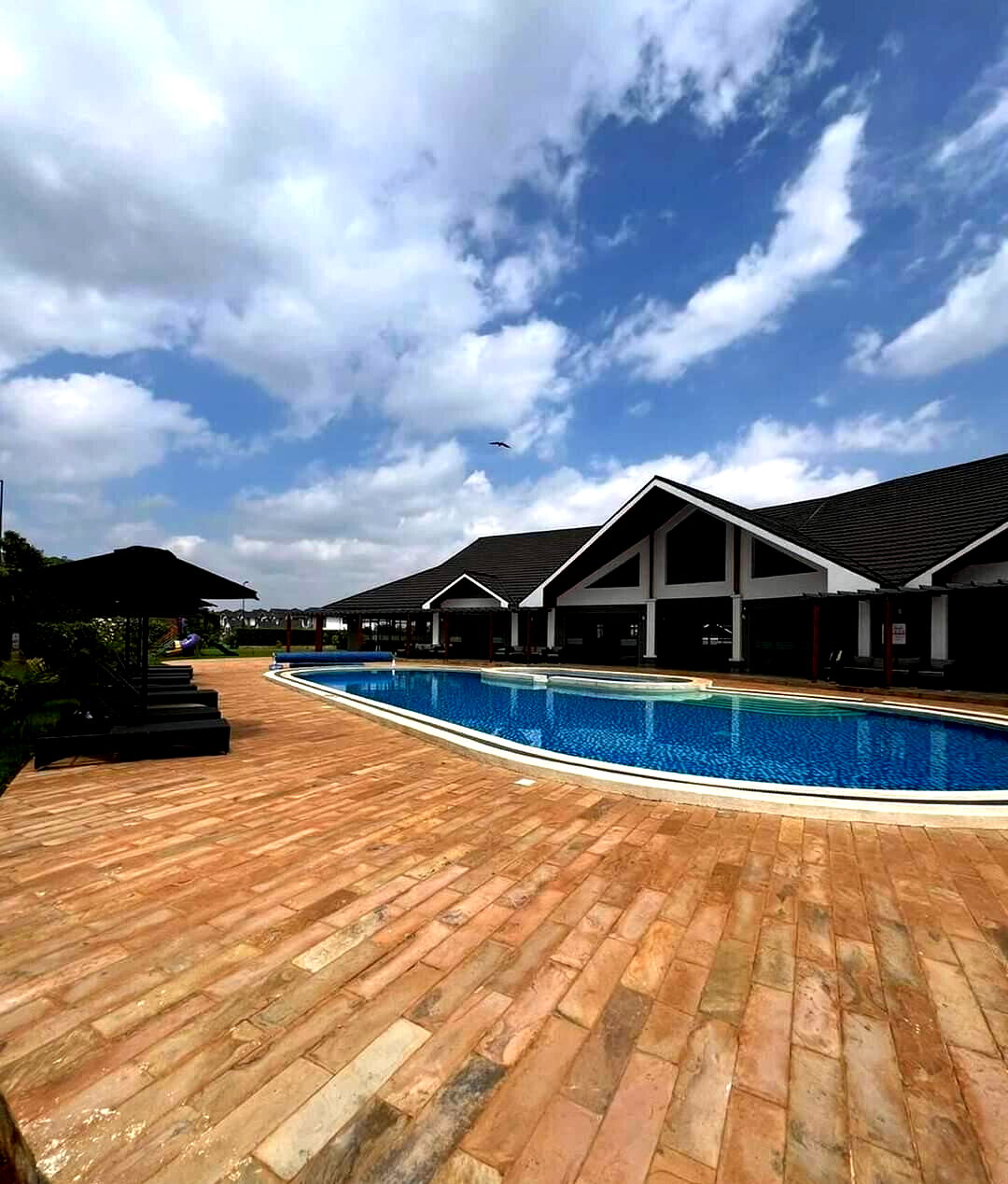 3BR Luxury Villa with Heated Pool & Clubhouse - Runda