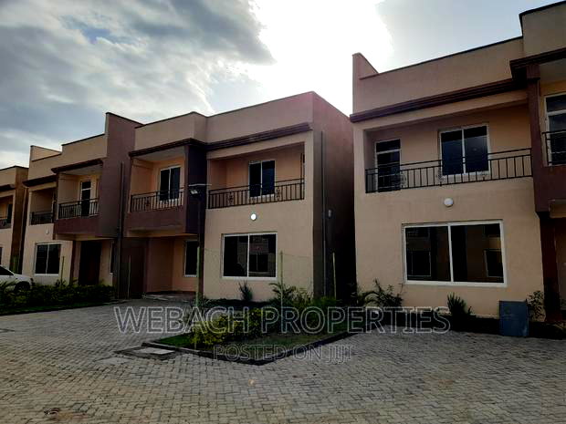 4bdrm Townhouse / Terrace in Gateway Mall for rent