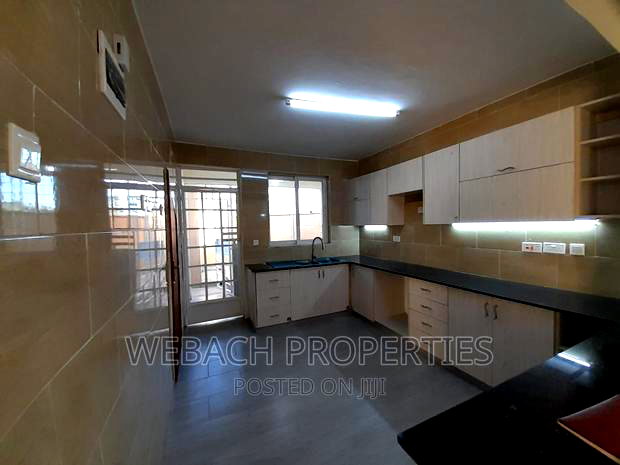 4bdrm Townhouse / Terrace in Gateway Mall for rent