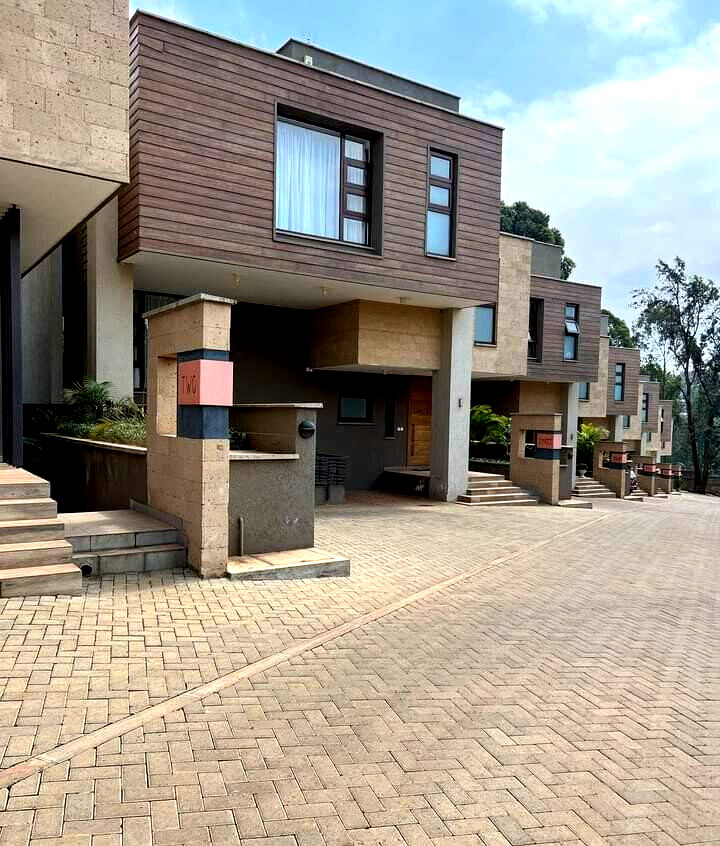 5-Ensuite Townhouse with Rooftop Terrace & DSQ - Lavington