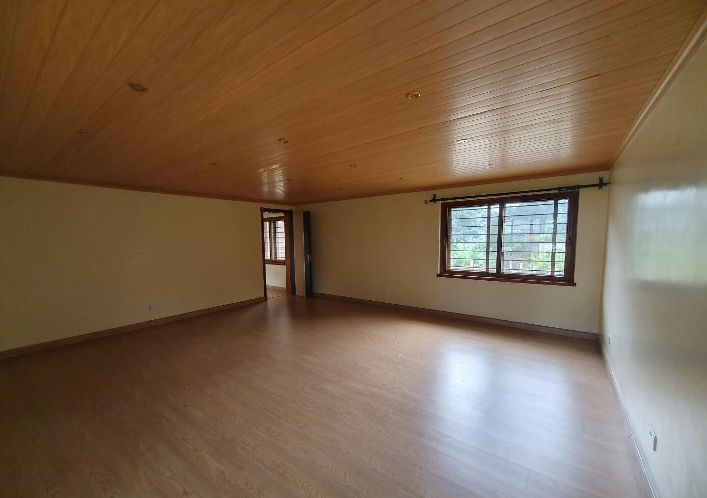 Ambassadorial 5BR Townhouse on 1 Acre - Spring Valley