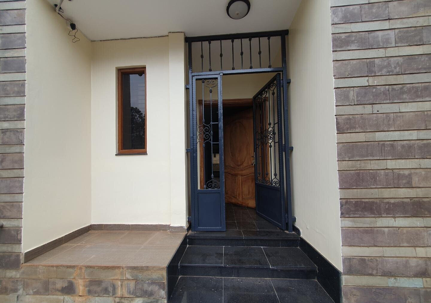 Ambassadorial 5BR Townhouse on 1 Acre - Spring Valley