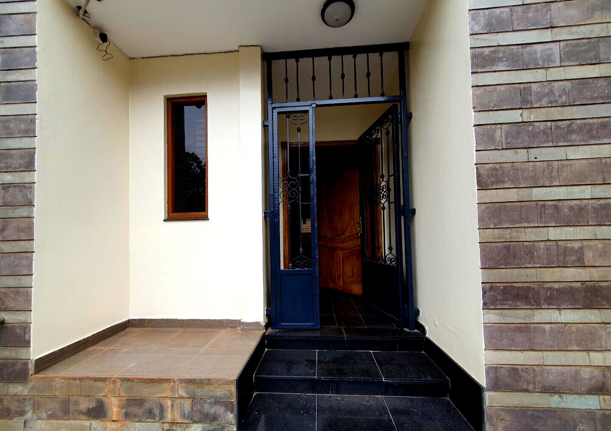 Ambassadorial 5BR Townhouse on 1 Acre - Spring Valley