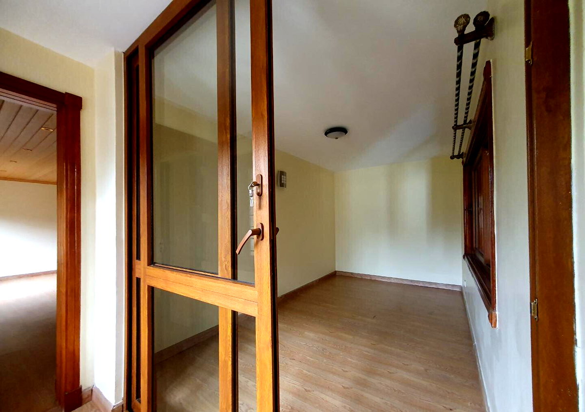 Ambassadorial 5BR Townhouse on 1 Acre - Spring Valley