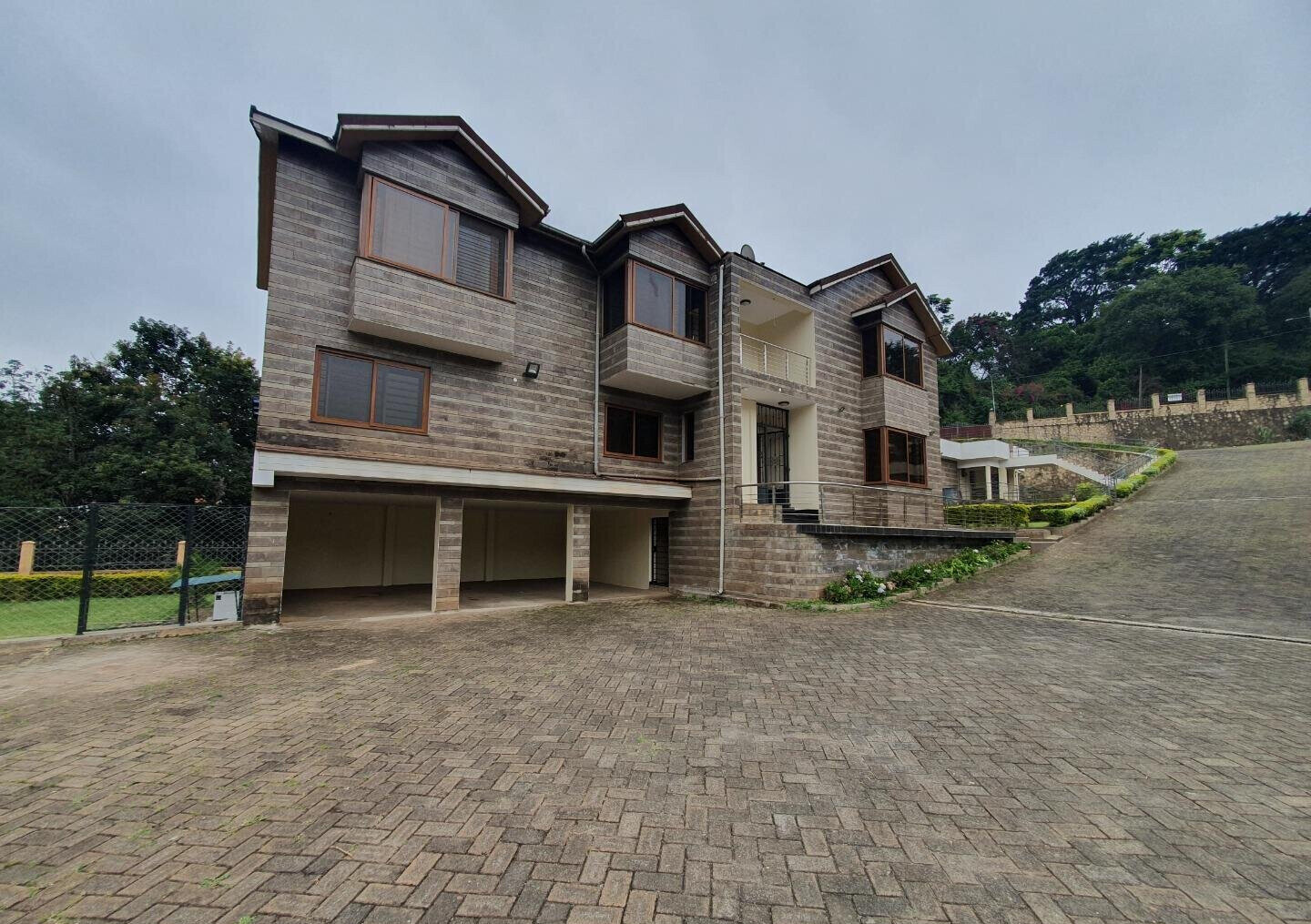 Ambassadorial 5BR Townhouse on 1 Acre - Spring Valley