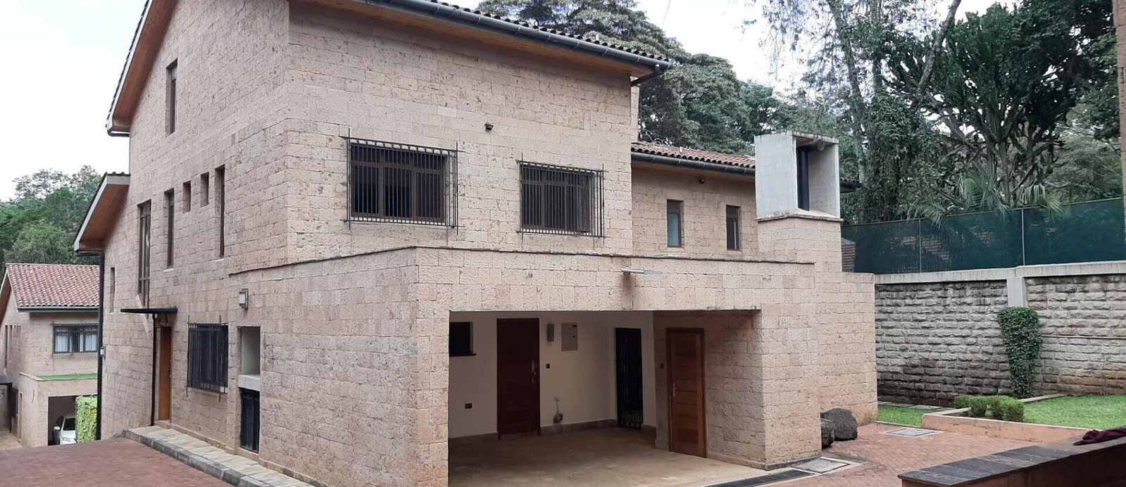 4-Ensuite Townhouse with Fireplace & Kids Play Area - Lavington