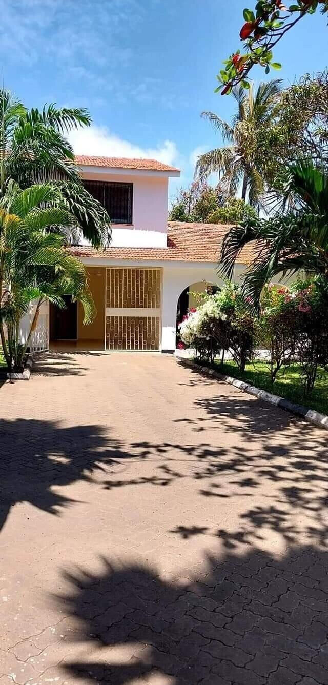 4BR Maisonette with Servant Quarters on Quarter Acre - Nyali