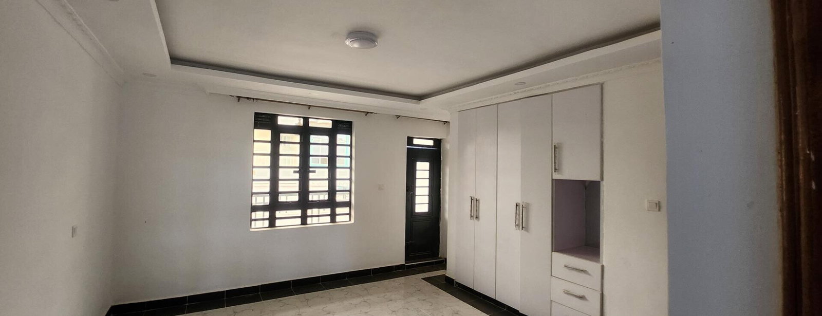 4BR All-Ensuite Townhouse with DSQ & CCTV - Membley Estate