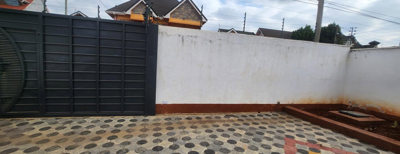 4BR All-Ensuite Townhouse with DSQ & CCTV - Membley Estate