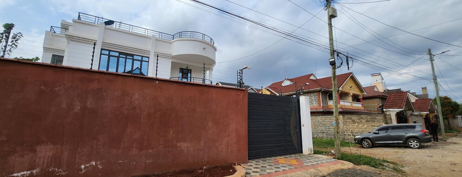 4BR All-Ensuite Townhouse with DSQ & CCTV - Membley Estate