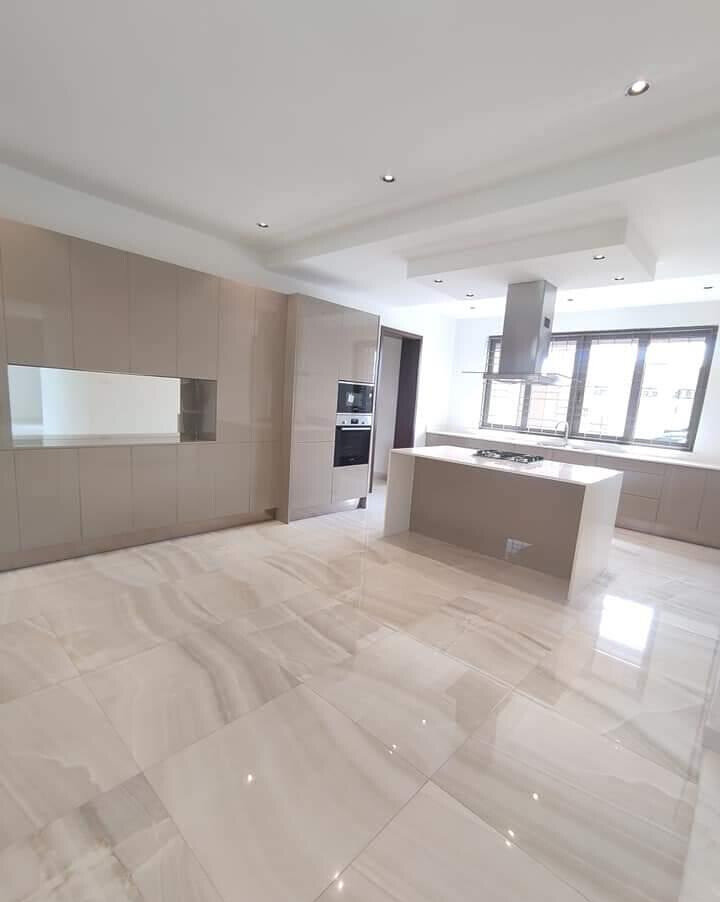 Brand-New 5BR Executive Villa on Half-Acre - Runda