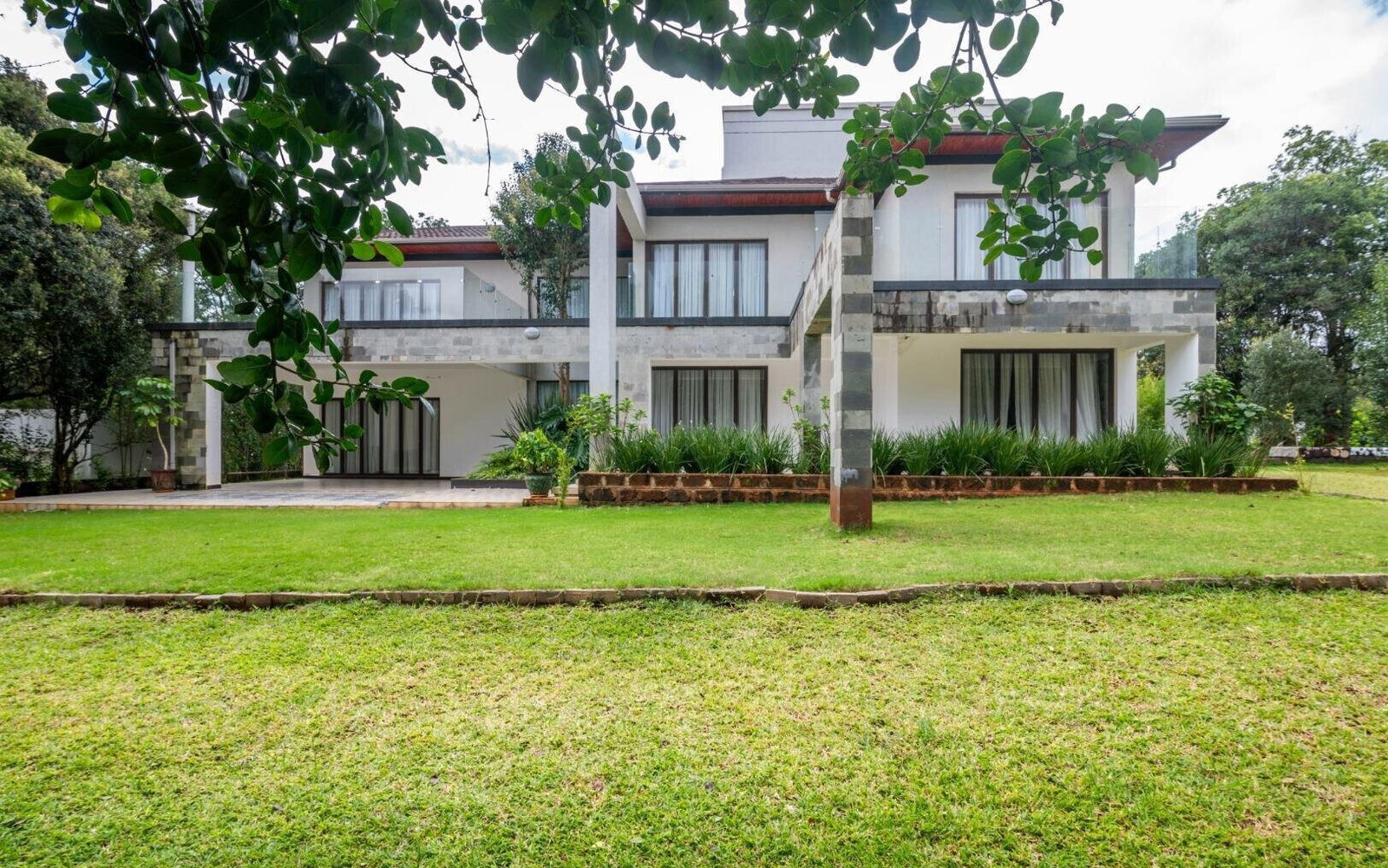 5-Ensuite Townhouse with Shared Pool & Play Area – Karen