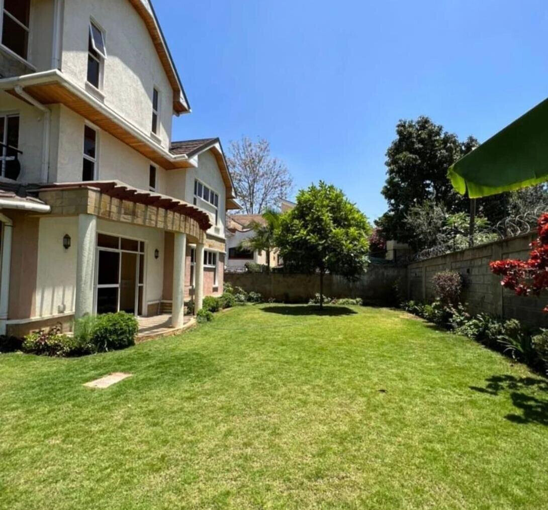 Corner Townhouse with Fireplace & Large Private Garden - Lavington
