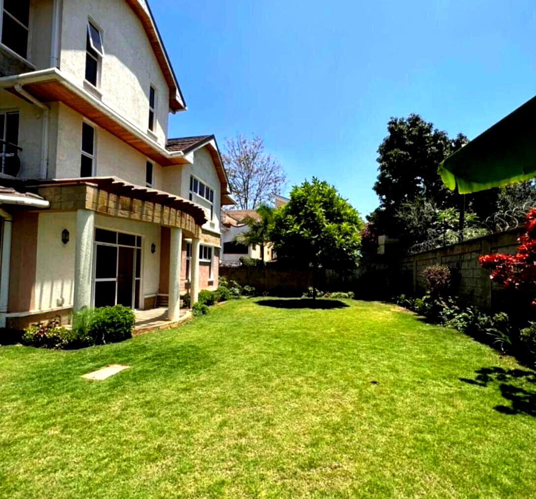 Corner Townhouse with Fireplace & Large Private Garden - Lavington