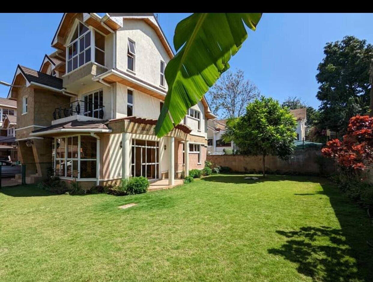 Corner Townhouse with Fireplace & Large Private Garden - Lavington