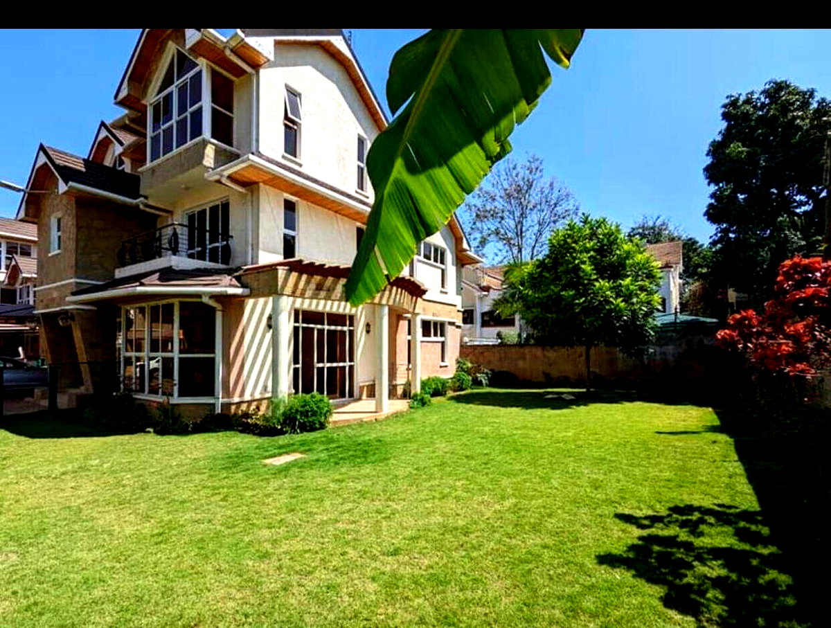 Corner Townhouse with Fireplace & Large Private Garden - Lavington