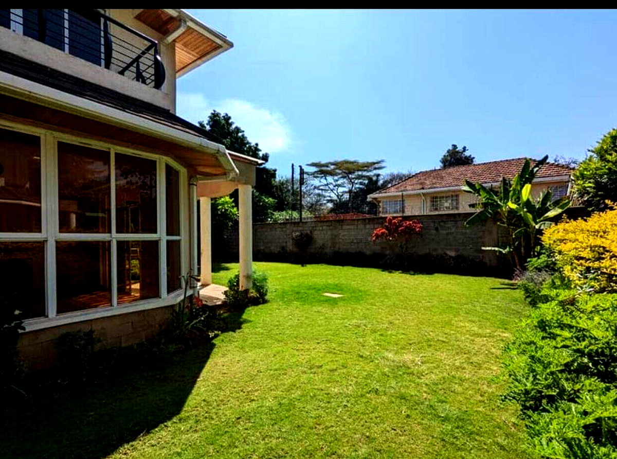 Corner Townhouse with Fireplace & Large Private Garden - Lavington