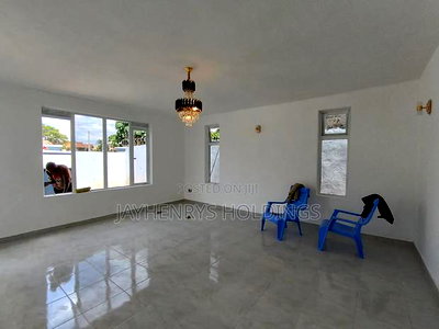 3bdrm Bungalow in Membley Estate for sale - Image 8