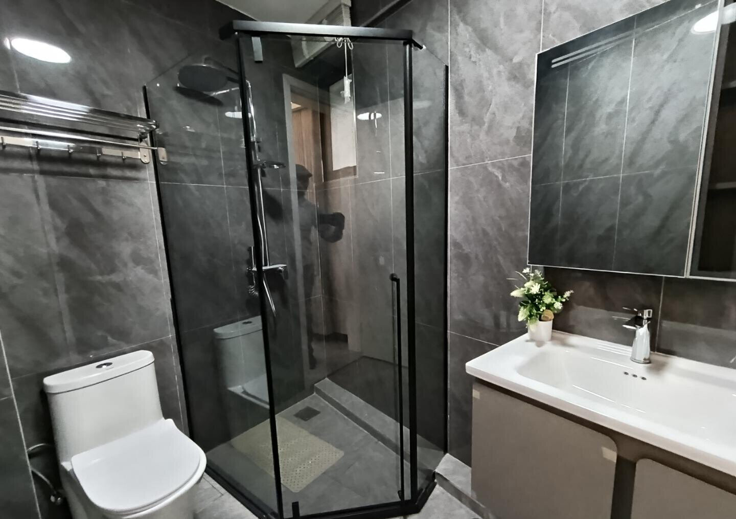 1BR Plus Study with Pool & Gym Access - Kilimani