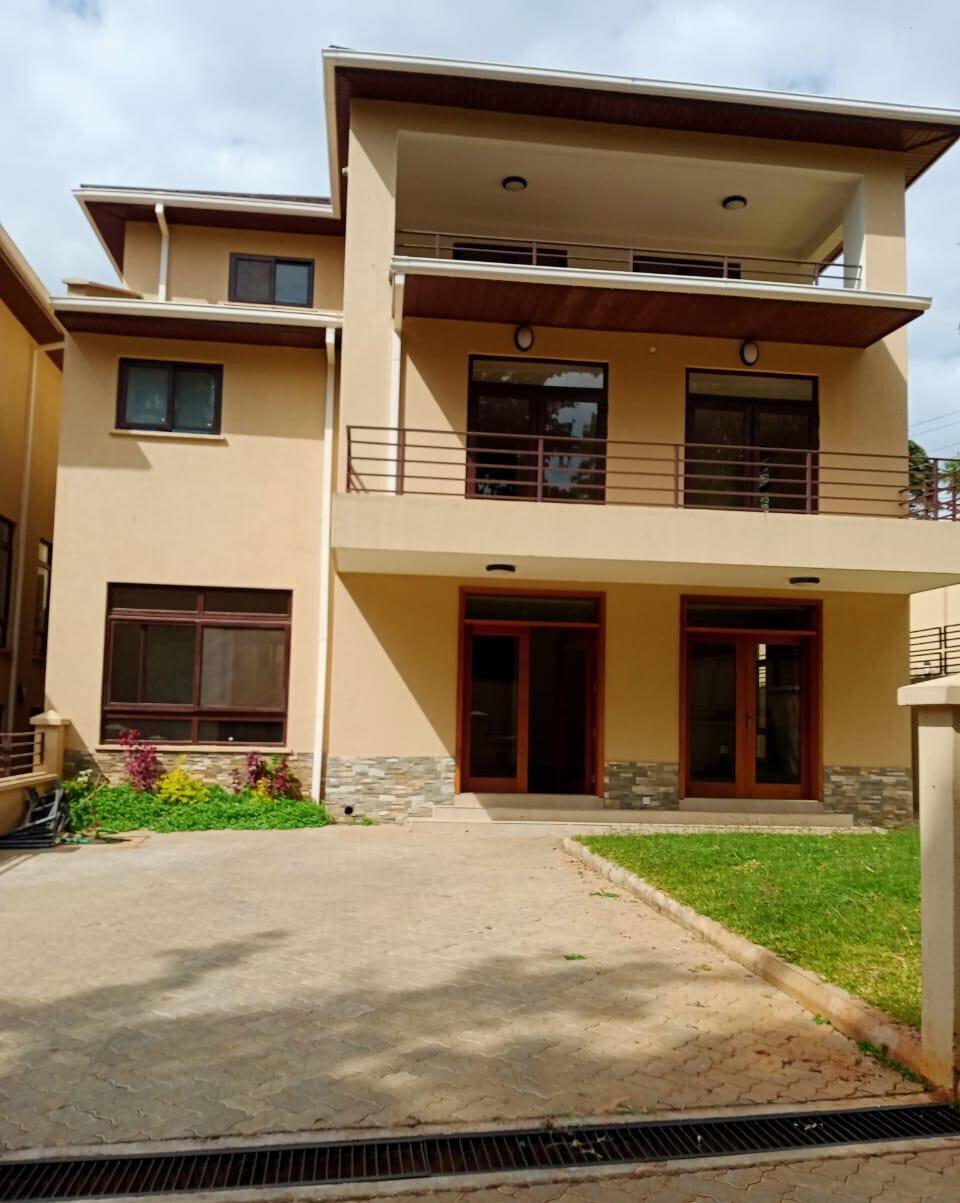 5-Ensuite Townhouse with Chef's Kitchen & Office - Lavington