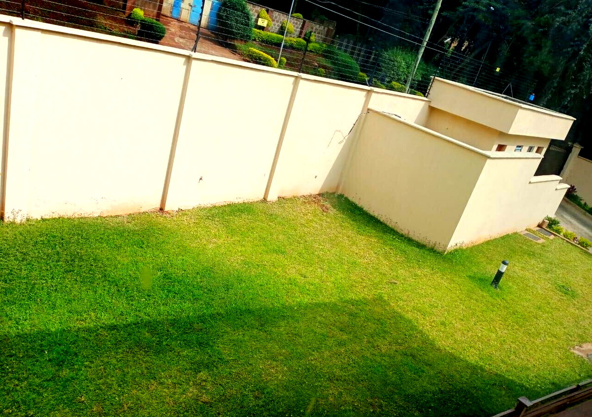5-Ensuite Townhouse with Chef's Kitchen & Office - Lavington