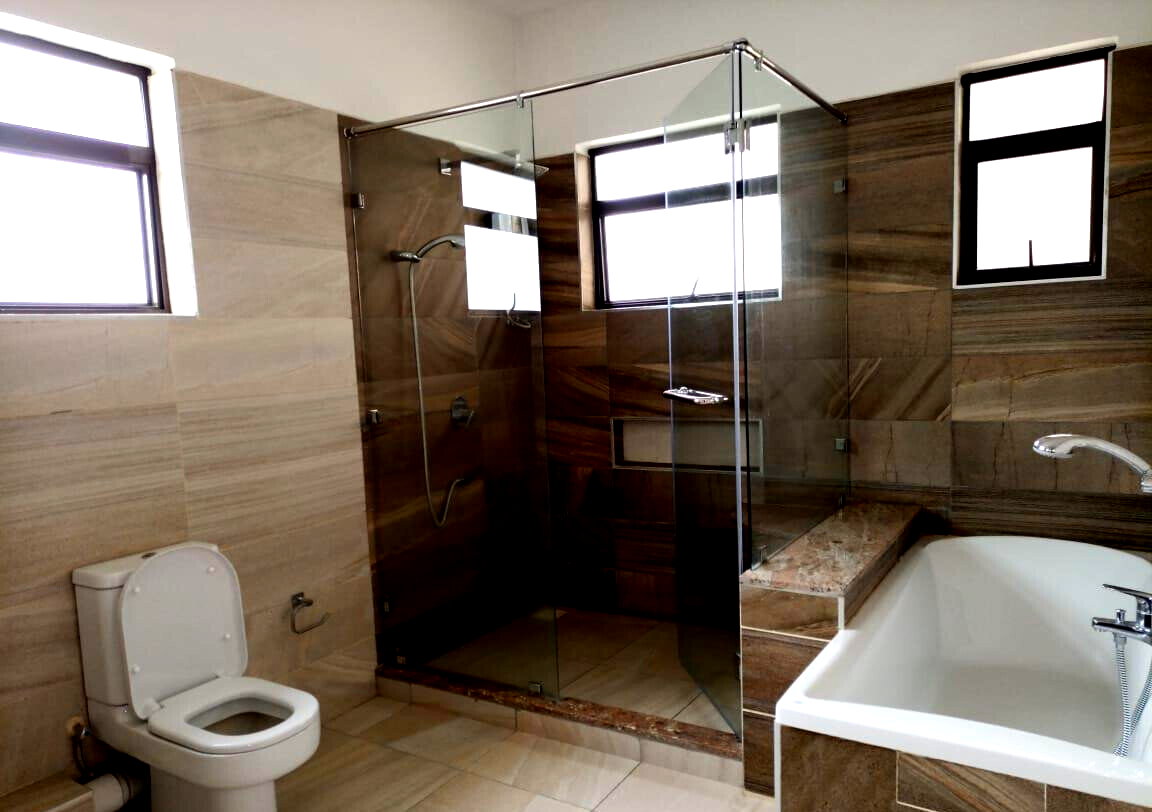 Spacious 3-Bed Townhouse with Parking - Westlands