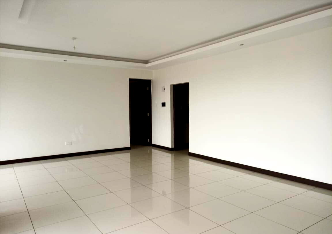 Spacious 3-Bed Townhouse with Parking - Westlands