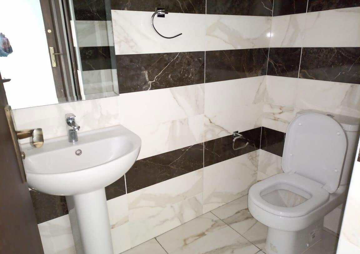 Spacious 3-Bed Townhouse with Parking - Westlands