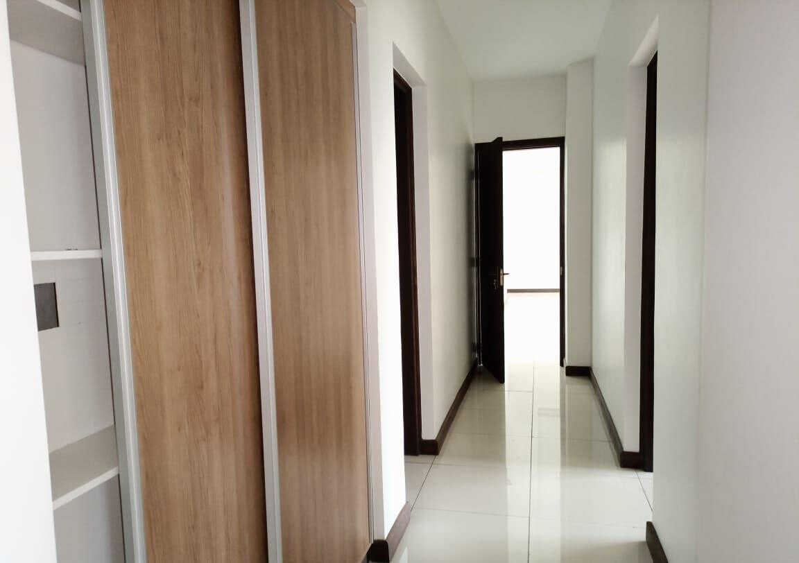 Spacious 3-Bed Townhouse with Parking - Westlands
