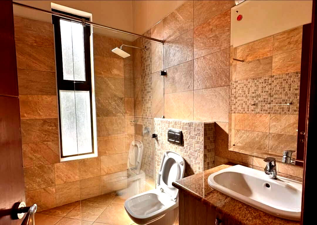 5-Ensuite Villa on Half-Acre with Shared Pool – Karen