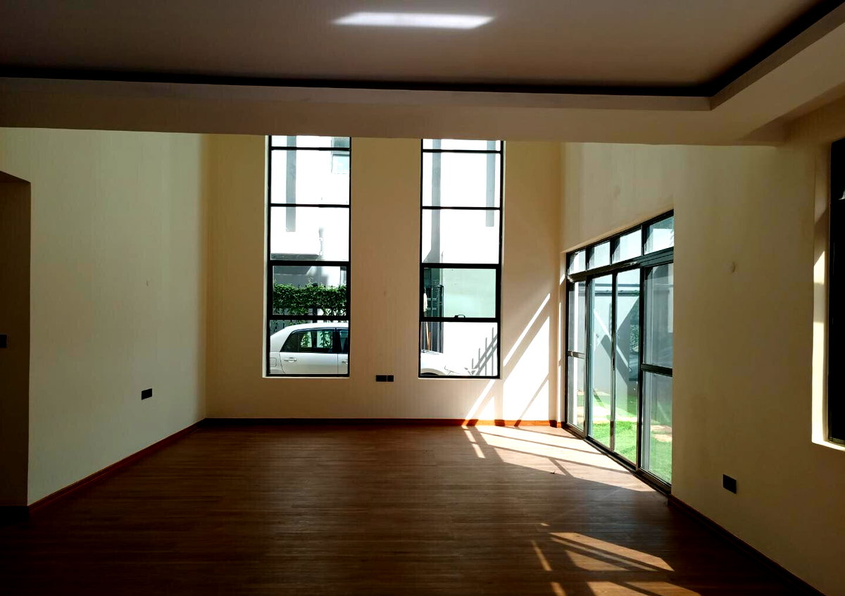 5-Bed Townhouse with Solar Hot Water & Gym - Lavington