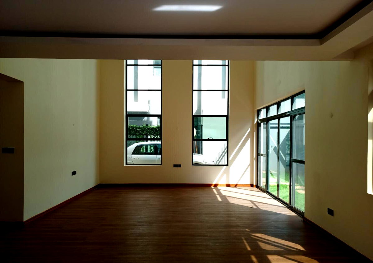 5-Bed Townhouse with Solar Hot Water & Gym - Lavington