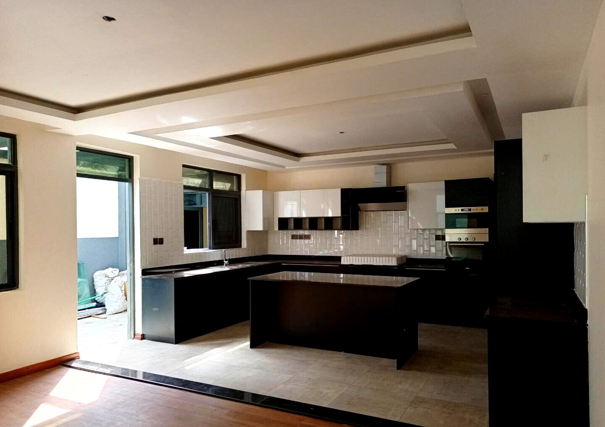 5-Bed Townhouse with Solar Hot Water & Gym - Lavington