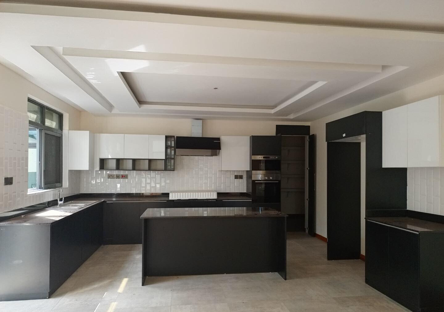 5-Bed Townhouse with Solar Hot Water & Gym - Lavington