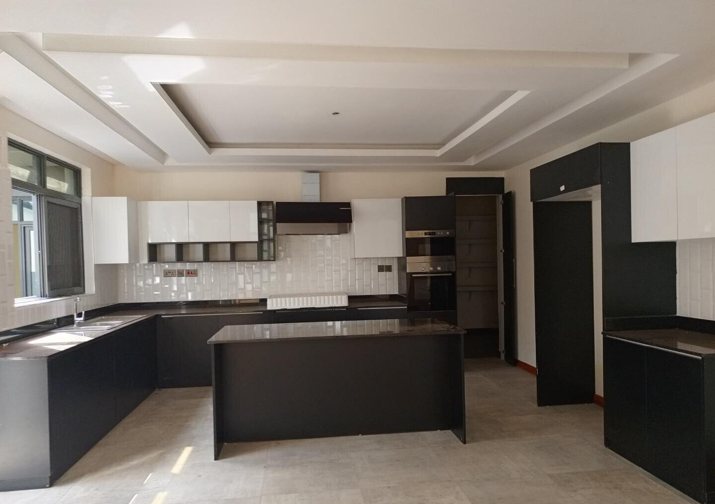 5-Bed Townhouse with Solar Hot Water & Gym - Lavington