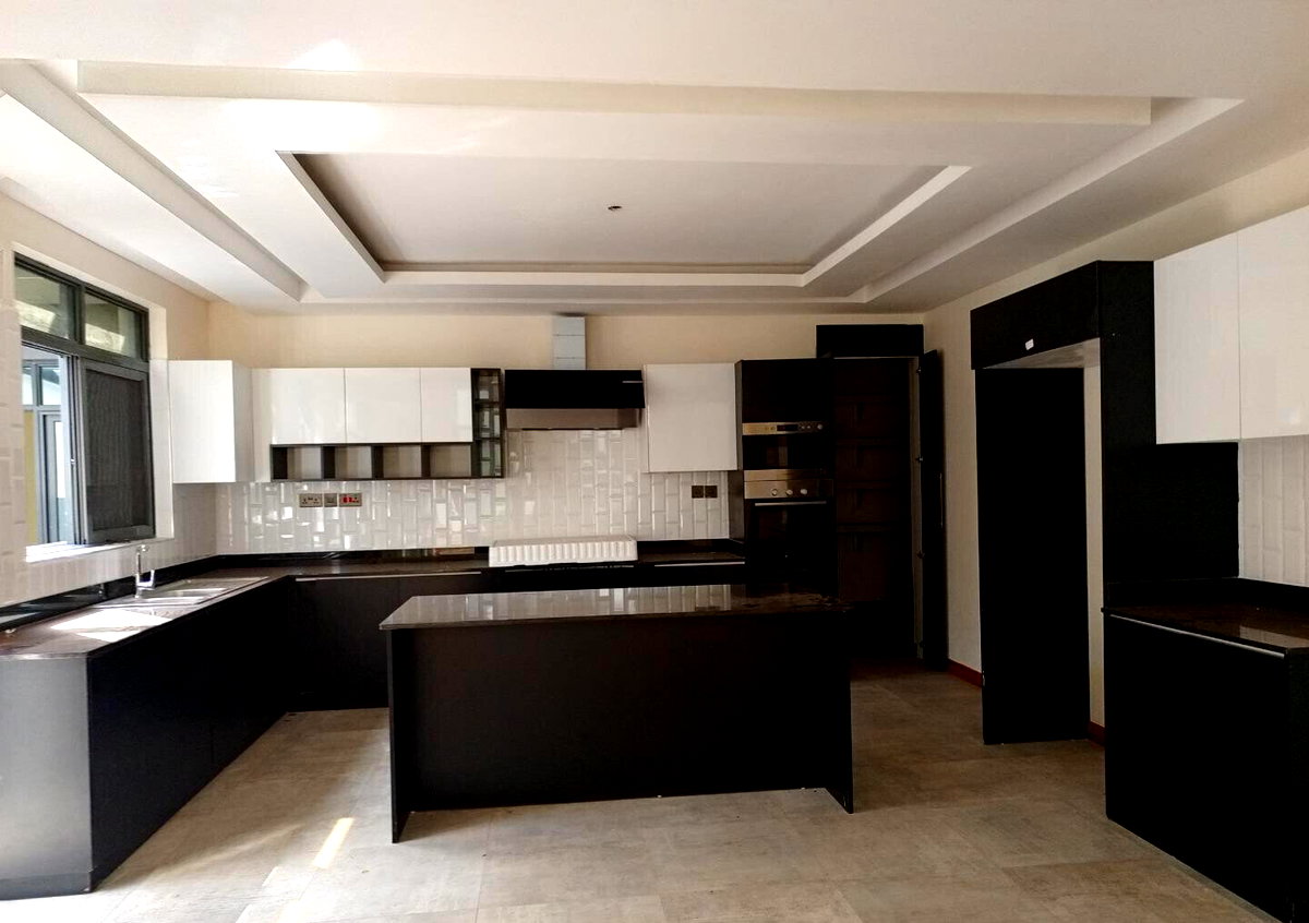 5-Bed Townhouse with Solar Hot Water & Gym - Lavington