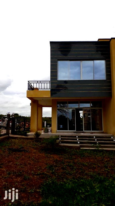 For Sale 3 Bedrooms Town Houses Kikambala - Image 1