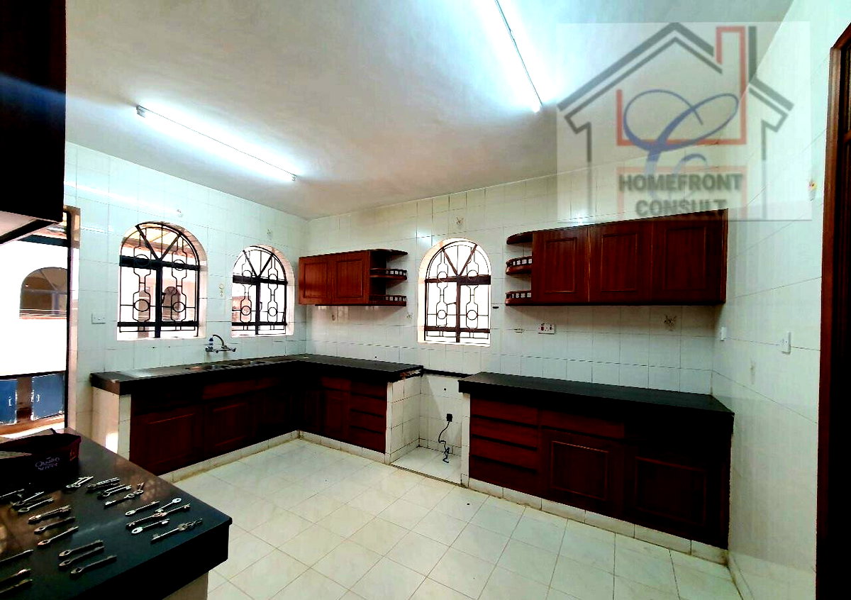 5-Bed Villa with Study & Outdoor Kitchen - Westlands