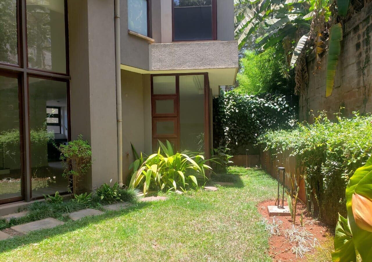 5-Bed Townhouse with Jacuzzi Master & CCTV Security - Lavington