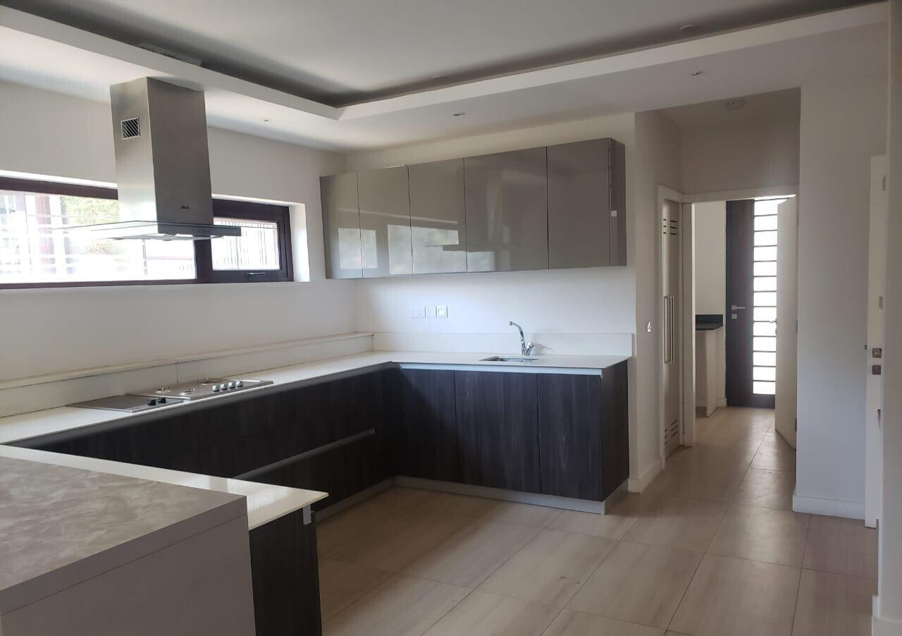 5-Bed Townhouse with Jacuzzi Master & CCTV Security - Lavington