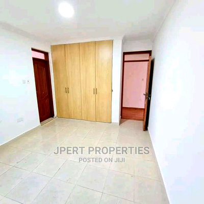 4bdrm Maisonette in Membley for Sale - Image 2