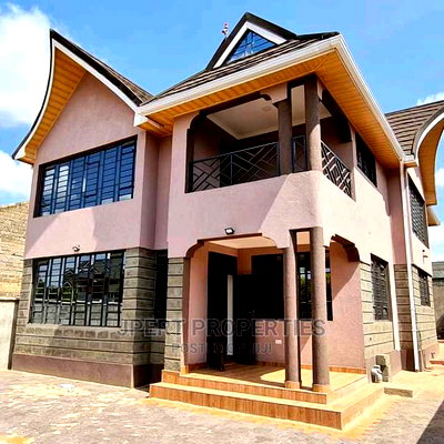 4bdrm Maisonette in Membley for Sale - Image 1