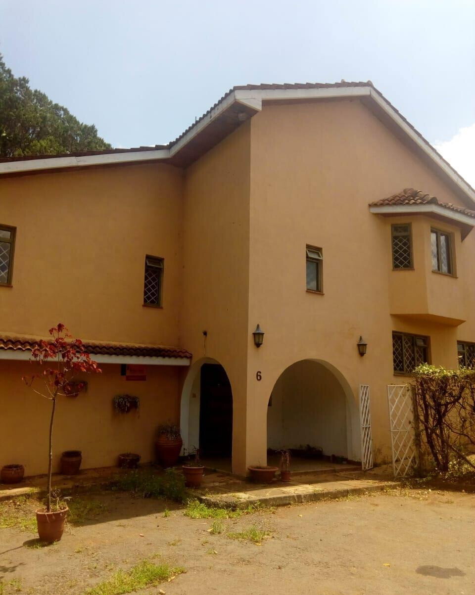 5-Ensuite Townhouse with DSQ & Beautiful Garden - Lavington