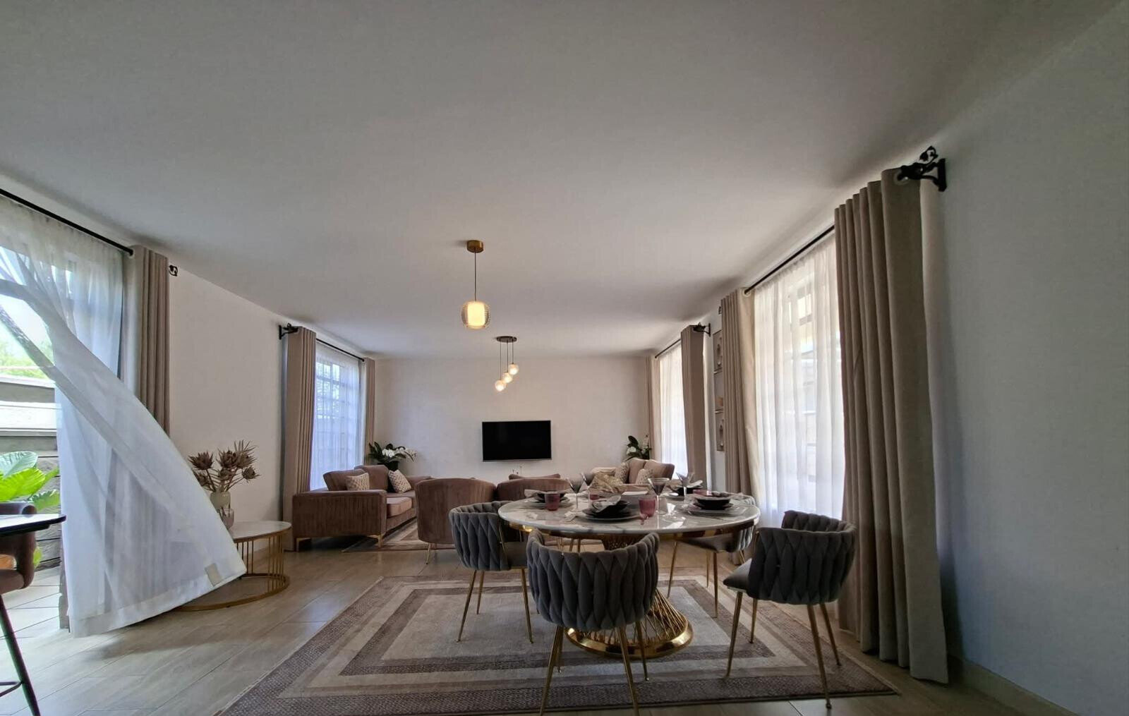 4 En-Suite Bedrooms with DSQ & Mature Lawns - Syokimau