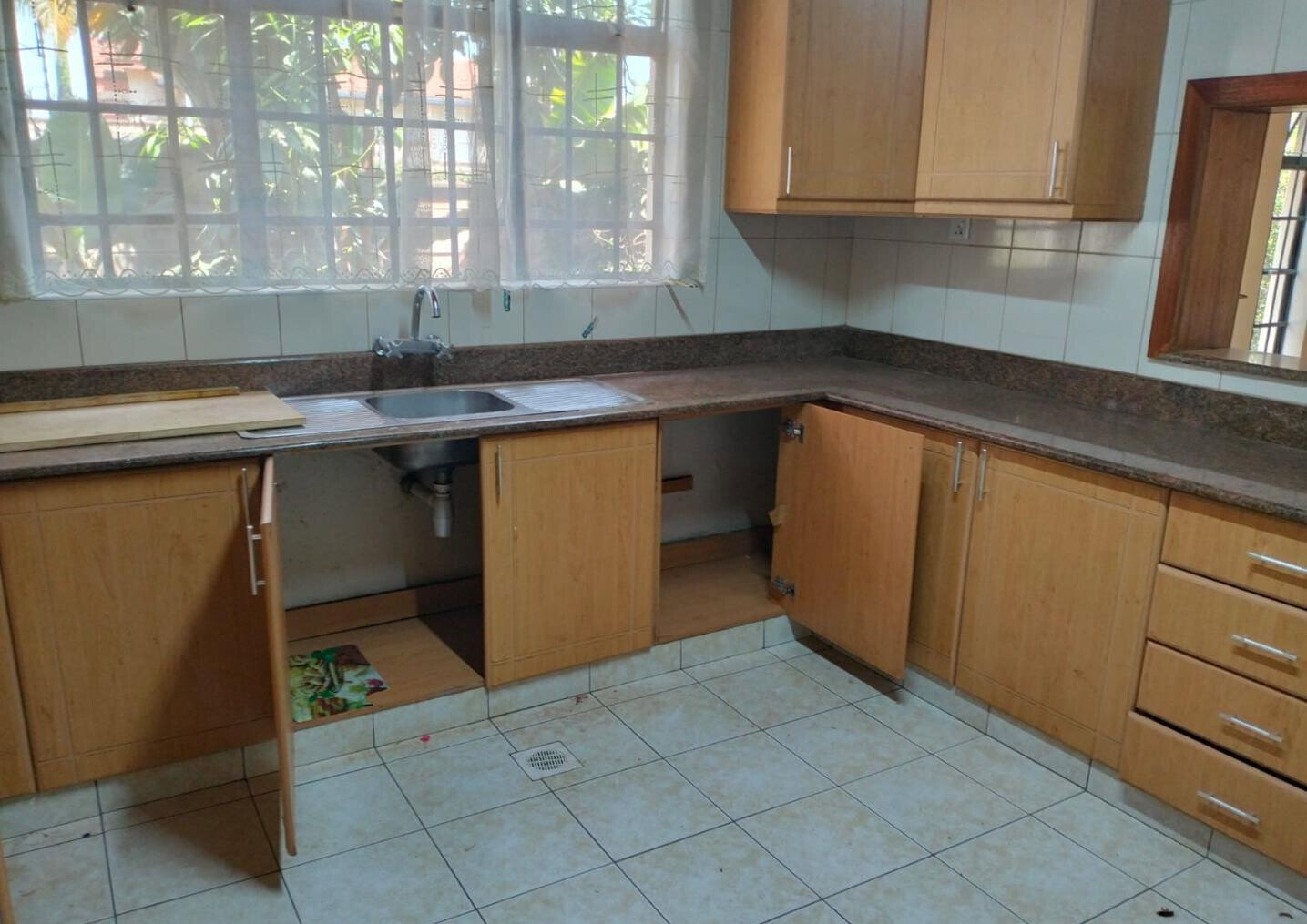 4-Ensuite Townhouse with Backup Generator & Borehole - Lavington