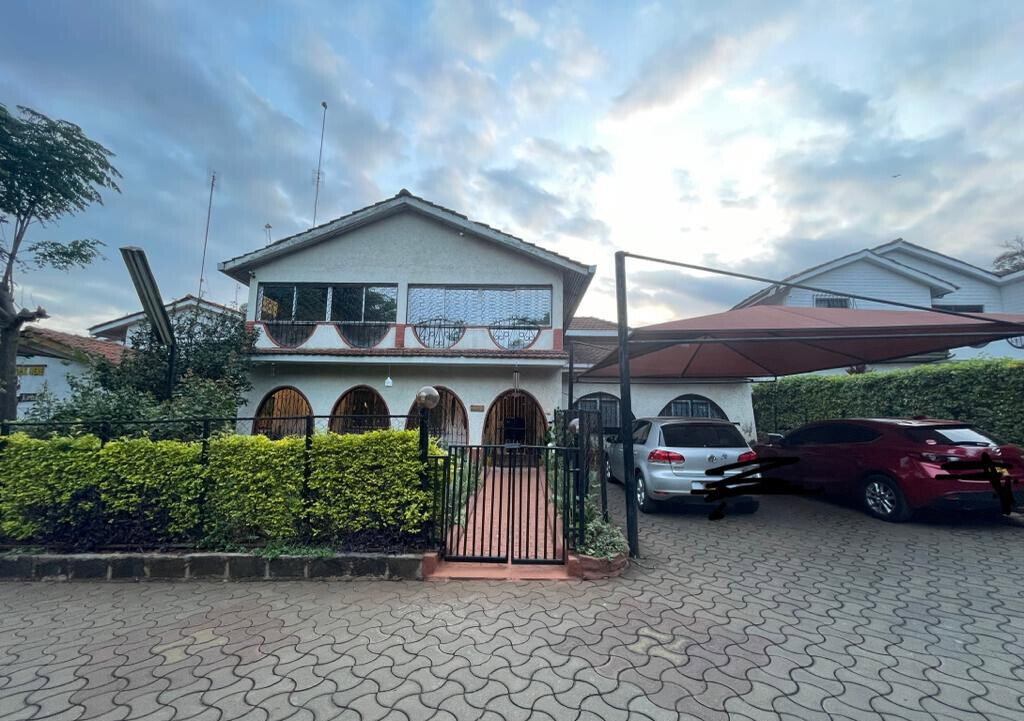4BR Townhouse with 2 DSQs & TV Rooms - Lavington
