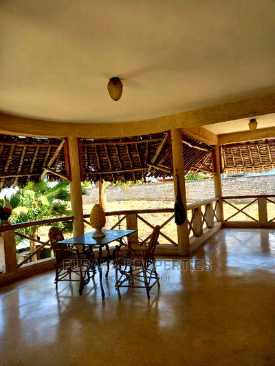 For Sale 6 Bedrooms Villa Nyali - Image 3